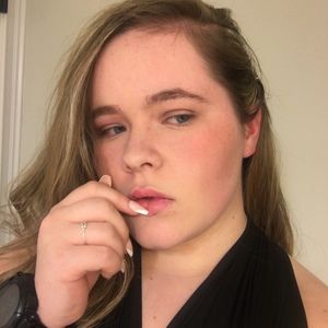 Meet your Posher, Caitlin